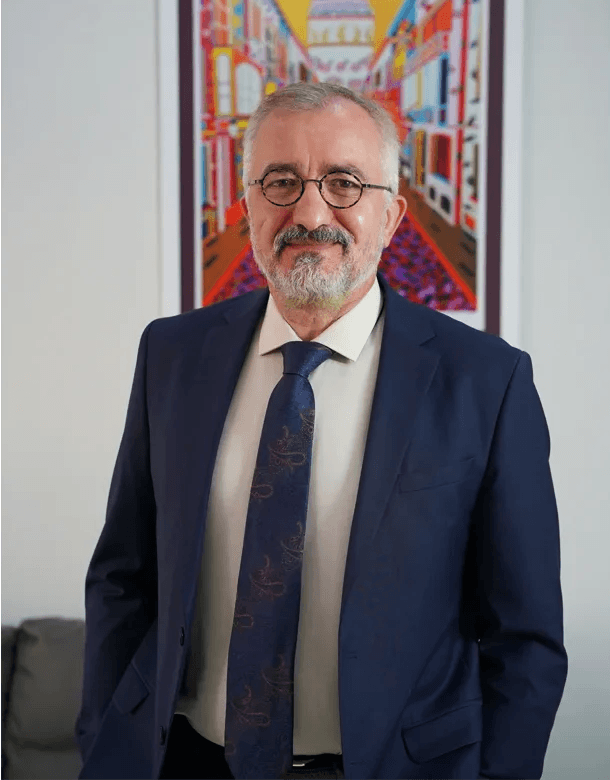 Prof. Dr. Adem Dervişoğlu portre fotoğrafı